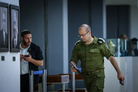 «Харедим» остановили поезда и перекрыли дороги. Полиция: «проявляйте терпение»