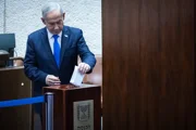 Выборы госконтролера перешли во второй тур на фоне закулисных войн и фотоскандала