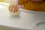 Доказано: раннее знакомство с аллергенными продуктами может идти на пользу детям