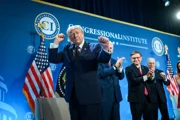 Трамп обещает «мощные удары» и захват иранской нефти, «как в Венесуэле»