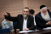 Харедим угрожают свалить правительство, если ешиботники немедленно не получат субсидии на садики