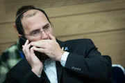 Крики «Убийца!» и гром барабанов: Ротмана встретили в Тель-Авивском университете шумной акцией протеста