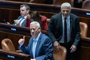 Лапид и Ганц обменялись оскорблениями