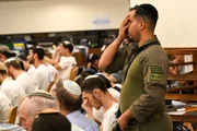 Коалиция обсуждает призыв харедим с военными ешивами за спинами Дери и Гафни