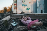 РФ разбомбила автобусную остановку в Сумах: пять погибших, среди них 13-летняя девочка