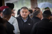 Глава ШАБАКа Зини выступает за регистрацию каханистской партии