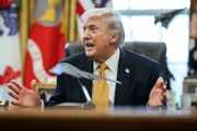 CENTCOM: боевые корабли США начнут обеспечивать блокаду Ормузского пролива уже сегодня