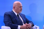 Женщина, которая обвиняет Карима Хана, впервые дала интервью