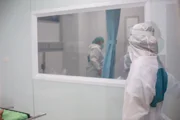 Скандальный карантин: американских волонтеров изолировали на военной базе в Кении вопреки запрету суда