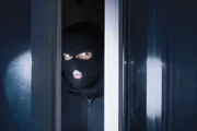 Полицейский по дороге на смену задержал застрявшего квартирного вора в Тель-Авиве