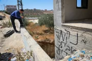 Поселенцы подожгли дома в Масафер-Ята, пострадали шесть палестинцев
