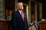 Битва за 14-ю поправку в США: Трамп подписал новые указы против «родового туризма»