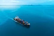 США обстреляли контейнеровоз, пытавшийся прорвать блокаду Ирана